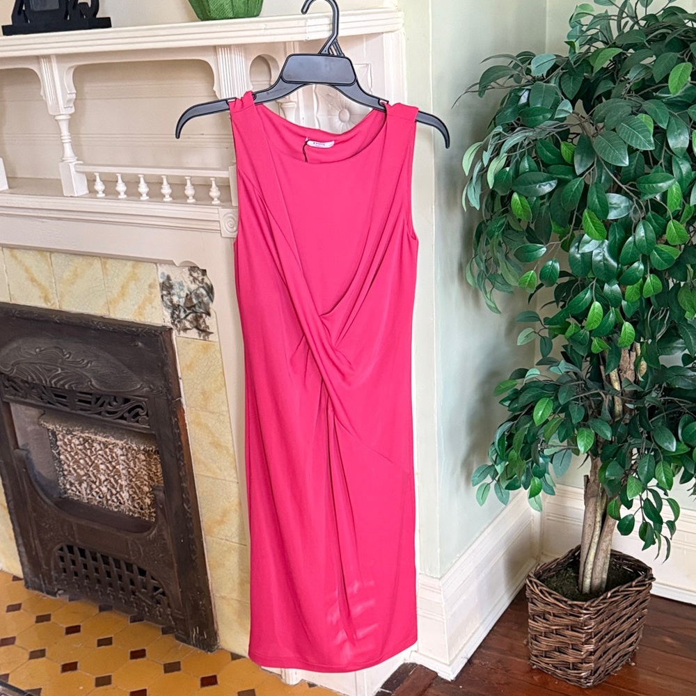 Chic Fuchsia Sleeveless EMME Midi Dress